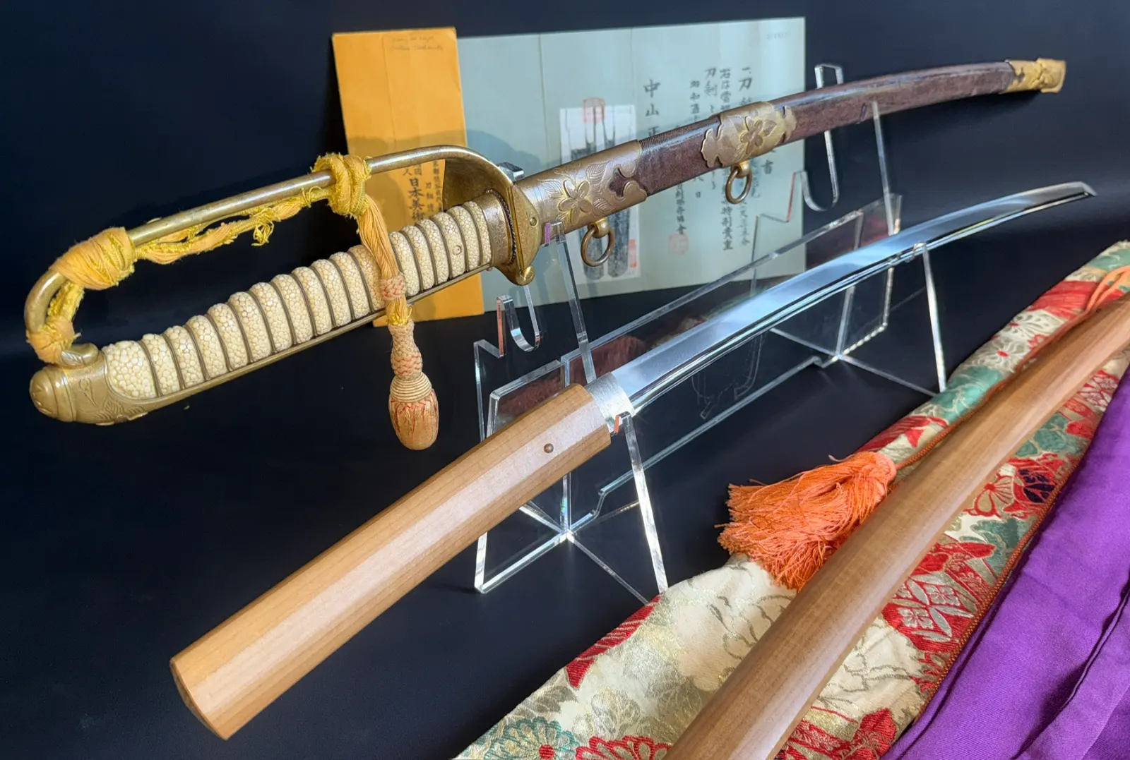 Naruse Family Heirloom Bizen Osafune Tadamitsu Katana 1562, blade and Naval Kyū Guntō koshirae displayed.
