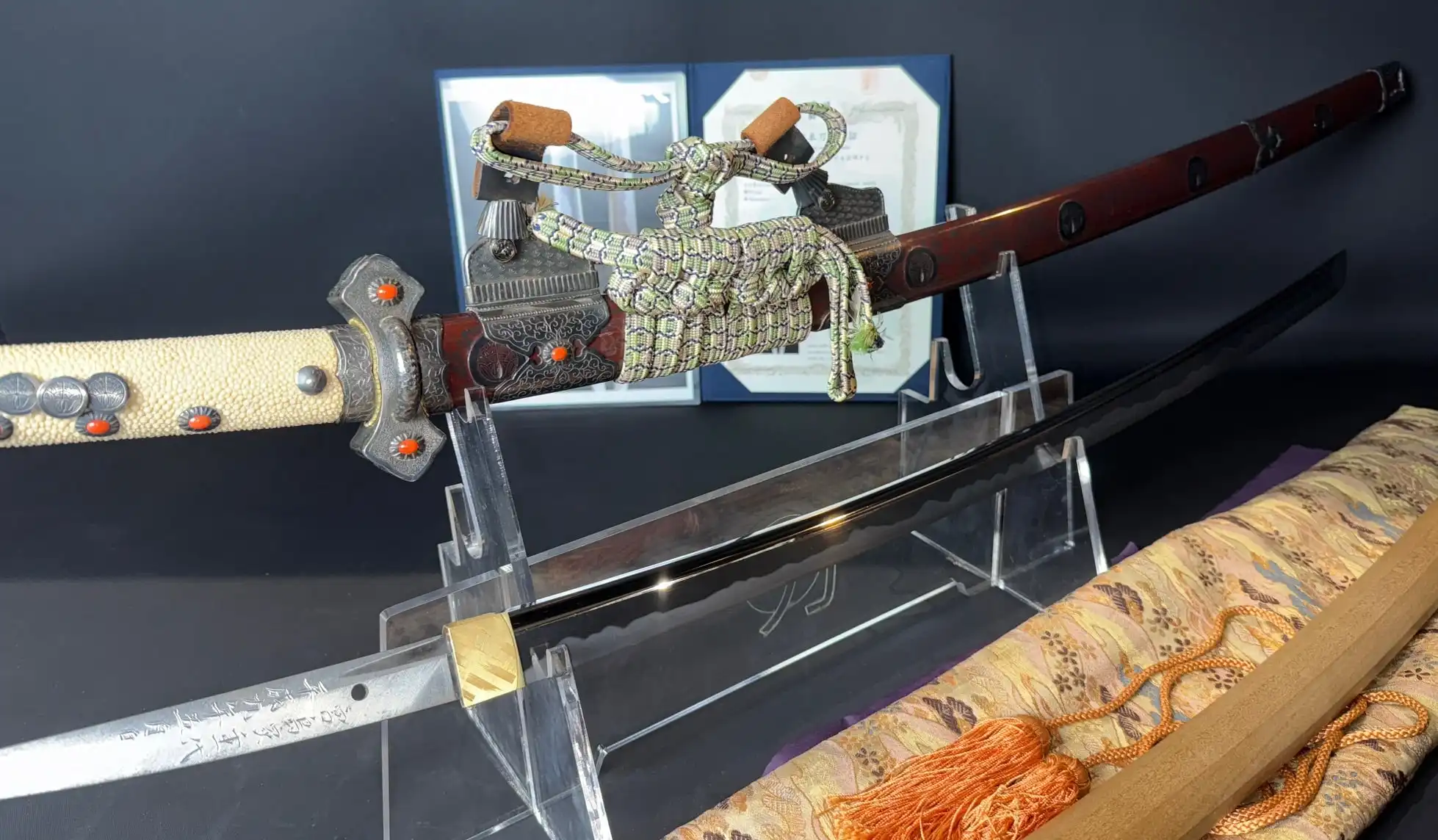 Tachi Katana Sadayoshi/Sadahito blade with matching scabbard and handle, on stands