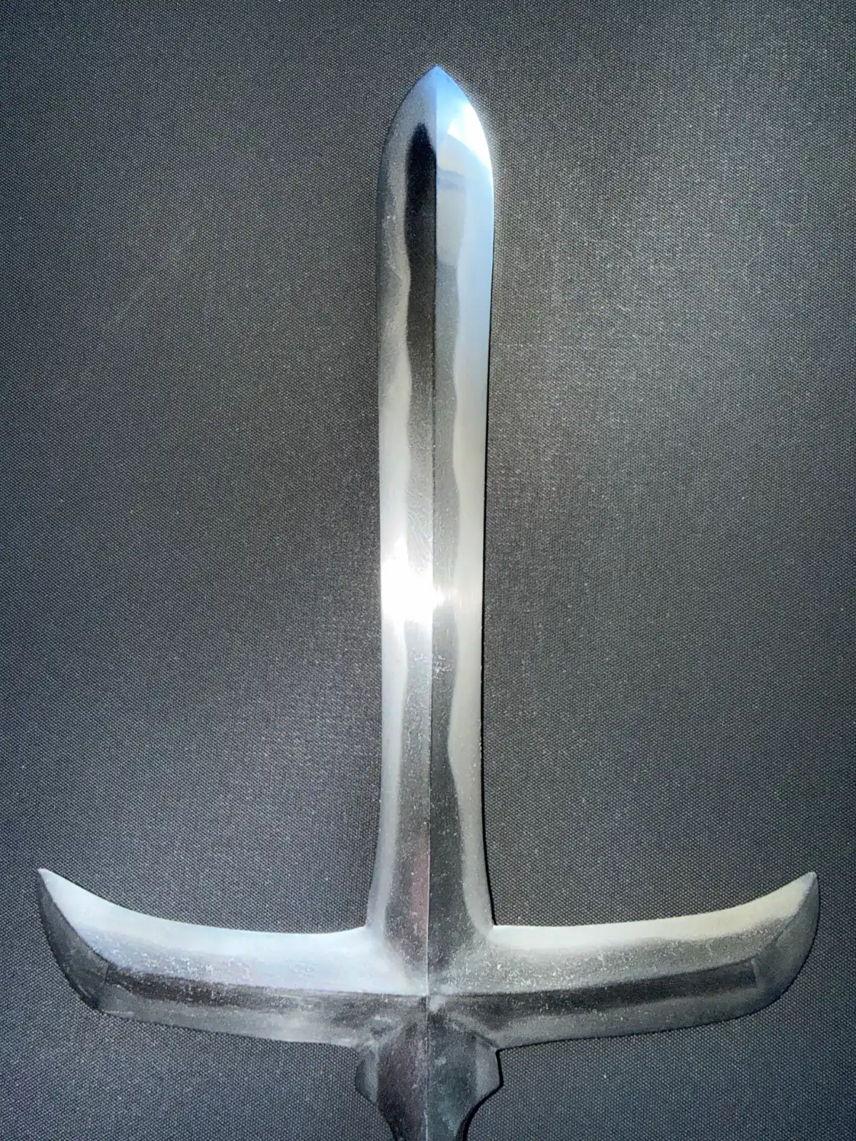 Rare Ichimonji-Yari by Kanemasa. Close up of the polished blade and cross-arms of the ancient Japanese Yari.
