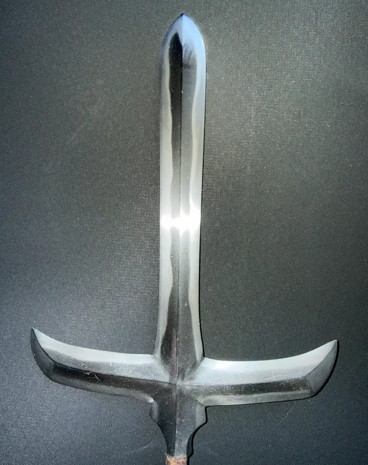 Top-down view of a Rare Ichimonji-Yari by Kanemasa (Yari / Naginata) with prominent side blades.