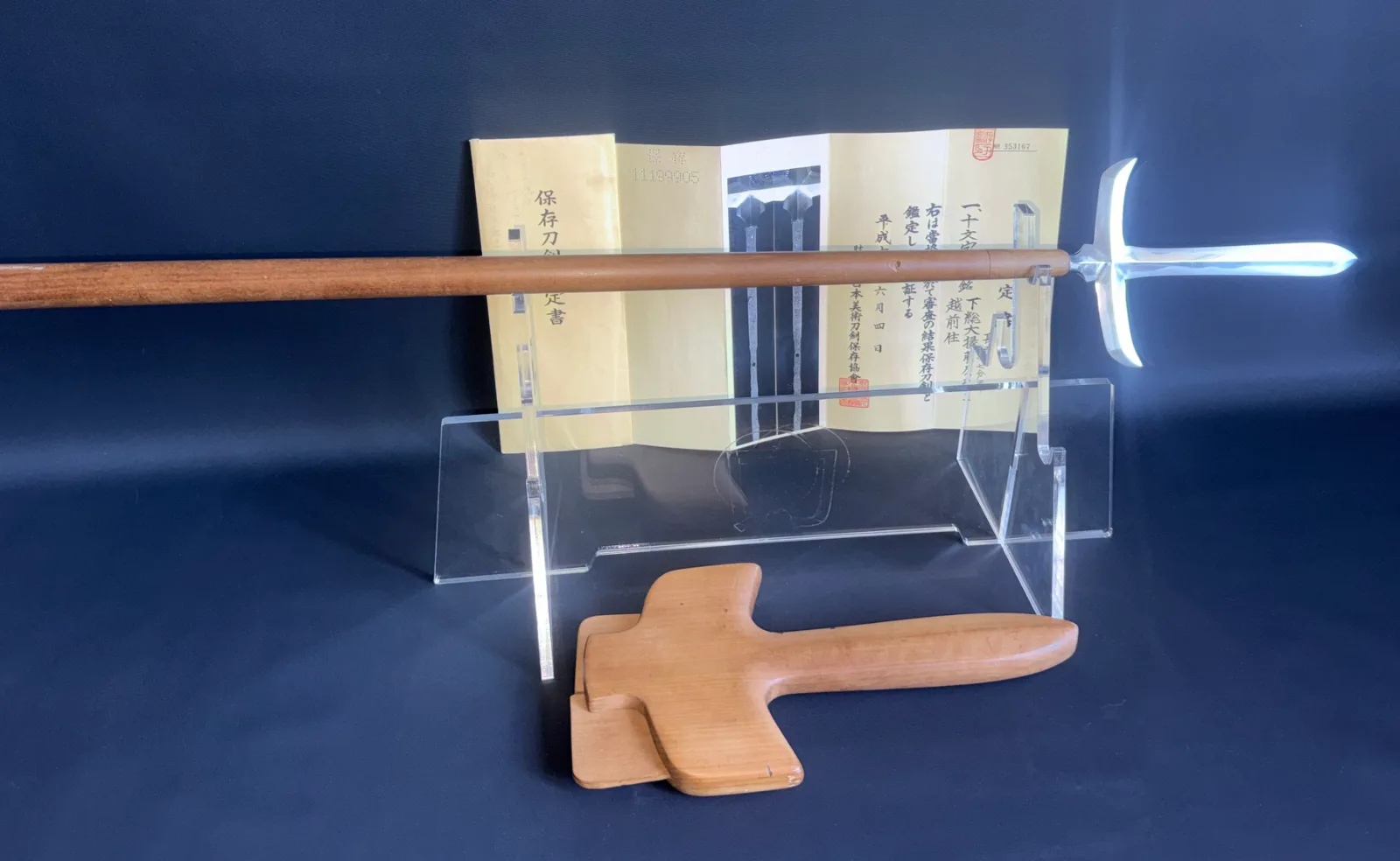 Rare Ichimonji-Yari by Kanemasa (Yari) with sharp cross blade, wooden pole, and Japanese certification documents