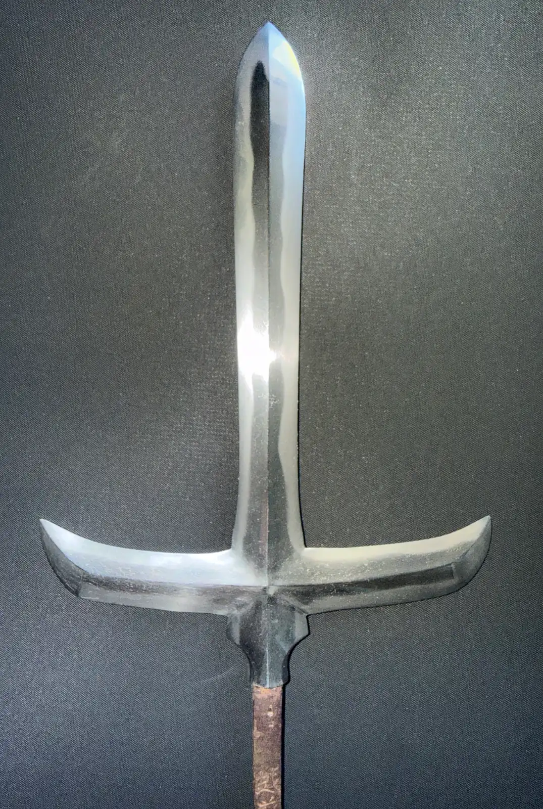 Rare Ichimonji-Yari by Kanemasa. Polished blade with prominent side blades. Yari weapon, front view