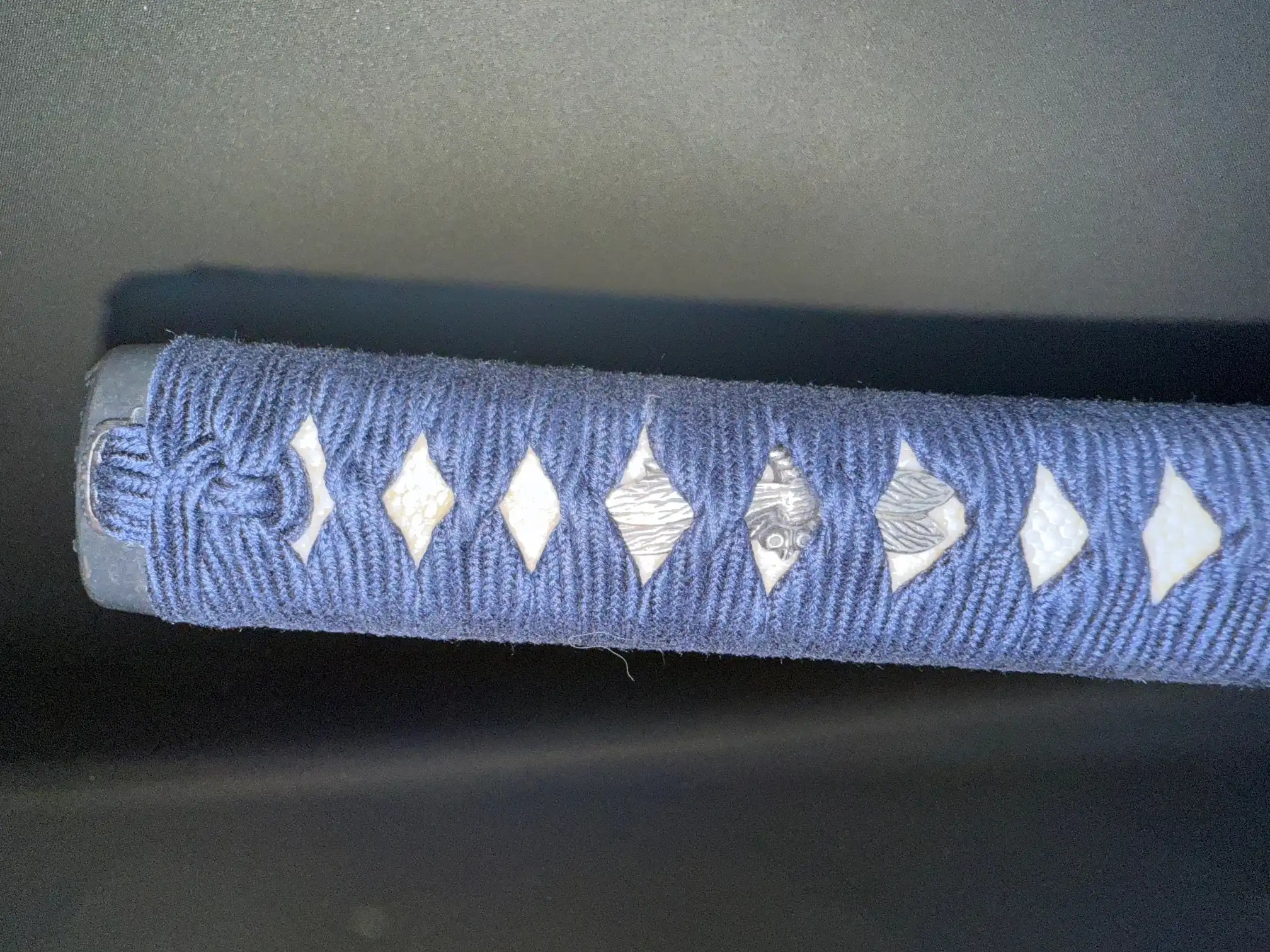 Close-up of the blue tsuka-ito on a new IAITO MINOSAKA TOKUSEI Japanese Iaido sword hilt showing samé inlays